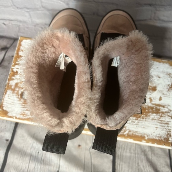 Ugg Australia Women's Classic Boom Buckle pink ank bootie size 5 - Picture 6 of 8